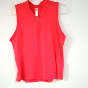 Sleeveless zippered top